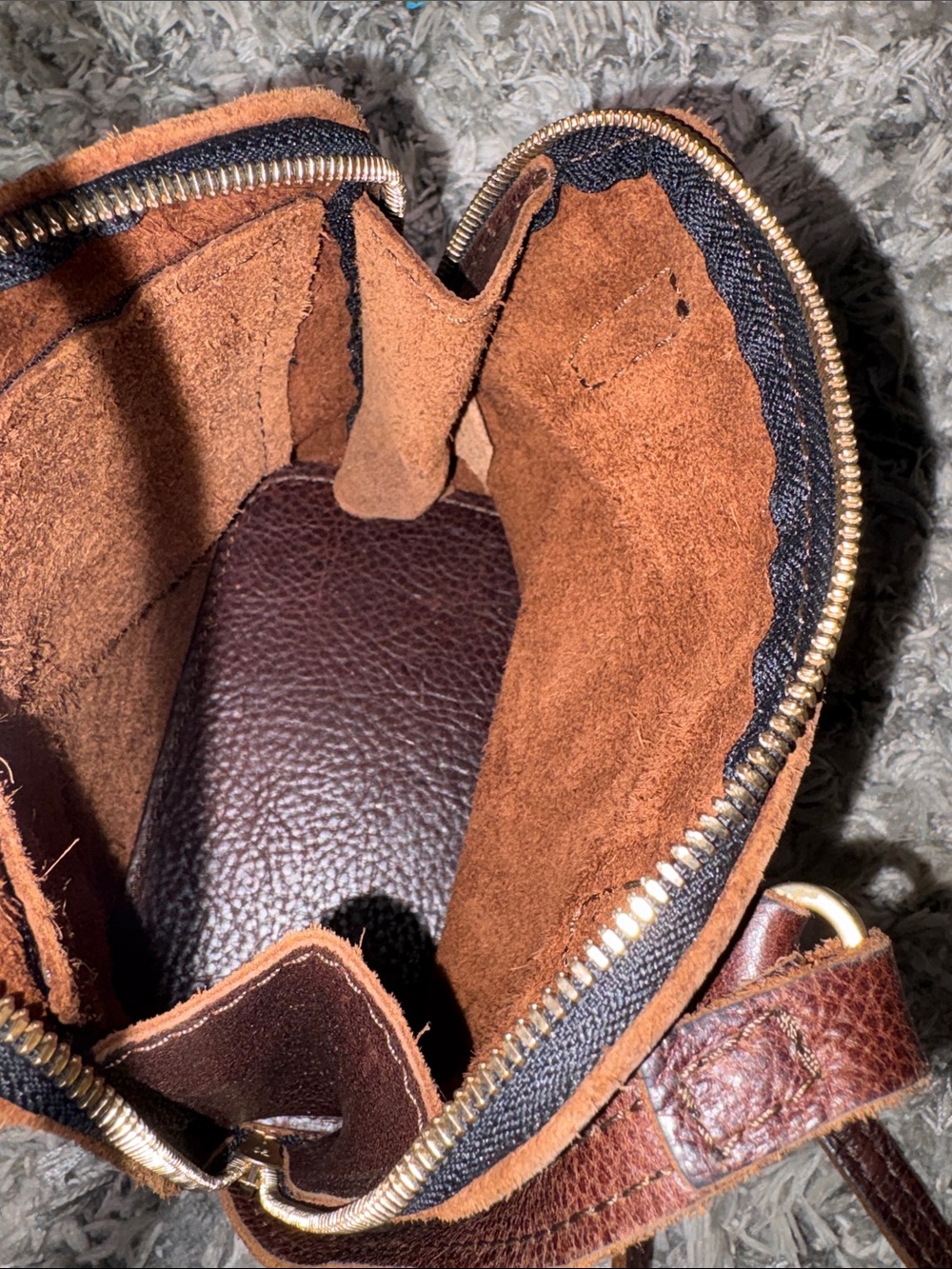 Portland Leather Crossbody bag - Picture 10 of 11